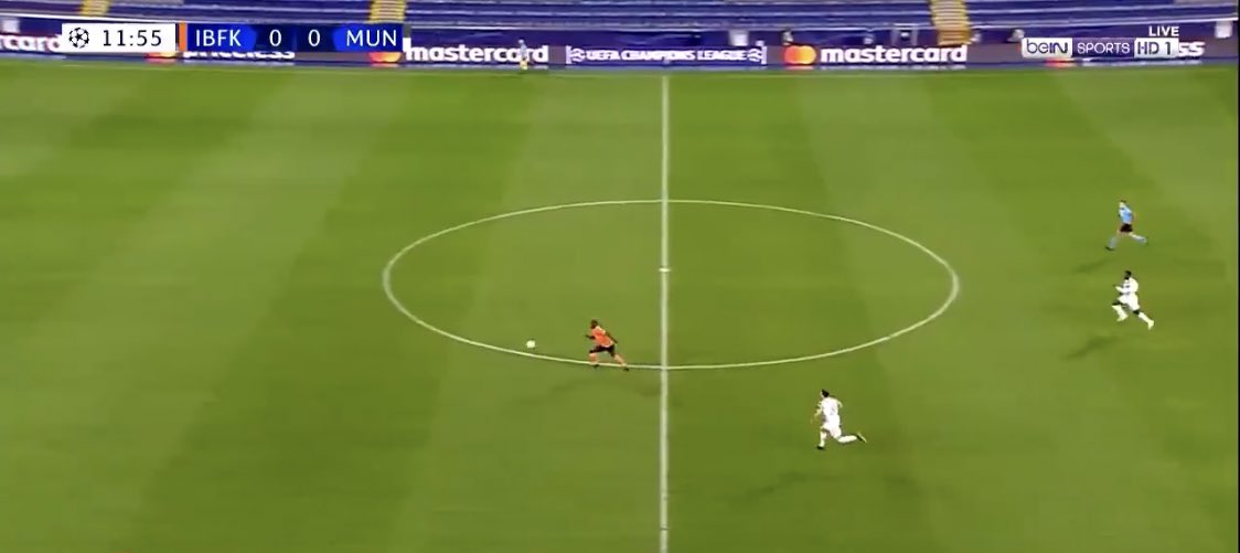 Sensacyjna porażka Manchesteru United w Lidze Mistrzów. Kompromitacja defensywy "Czerwonych Diabłów" [WIDEO]