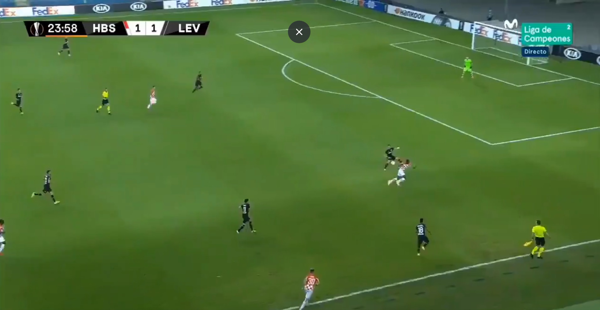 Niesamowity gol w Lidze Europy. Magiczne przyjęcie i jeszcze lepszy rajd [WIDEO]