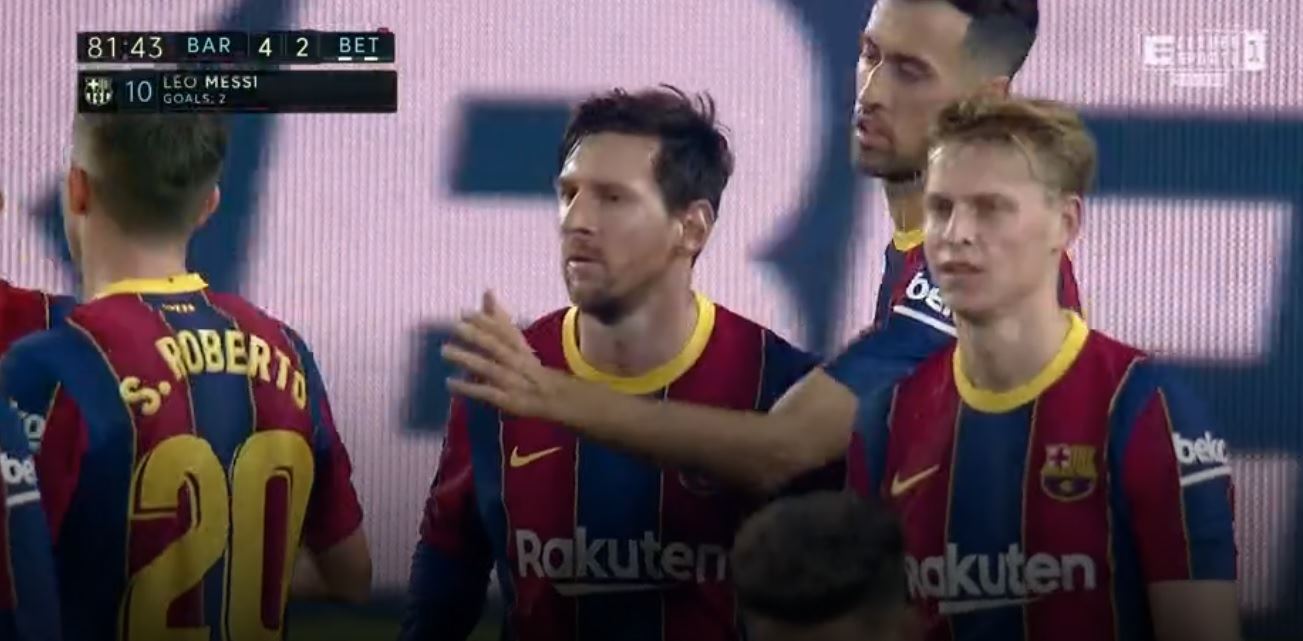 Koszmarny mecz Griezmanna i zmarnowany karny, Messi wreszcie trafił z gry. FC Barcelona pokonała Betis [WIDEO]
