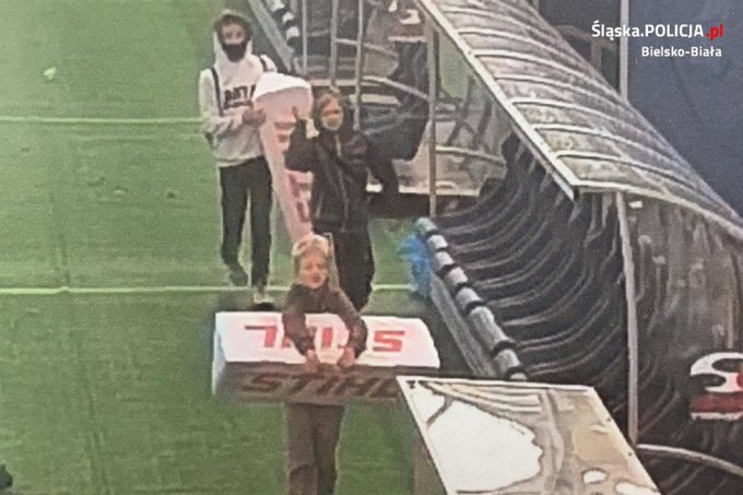 Młodzi chłopcy okradli stadion Podbeskidzia Bielsko-Biała. Policja szukała ich półtora miesiąca