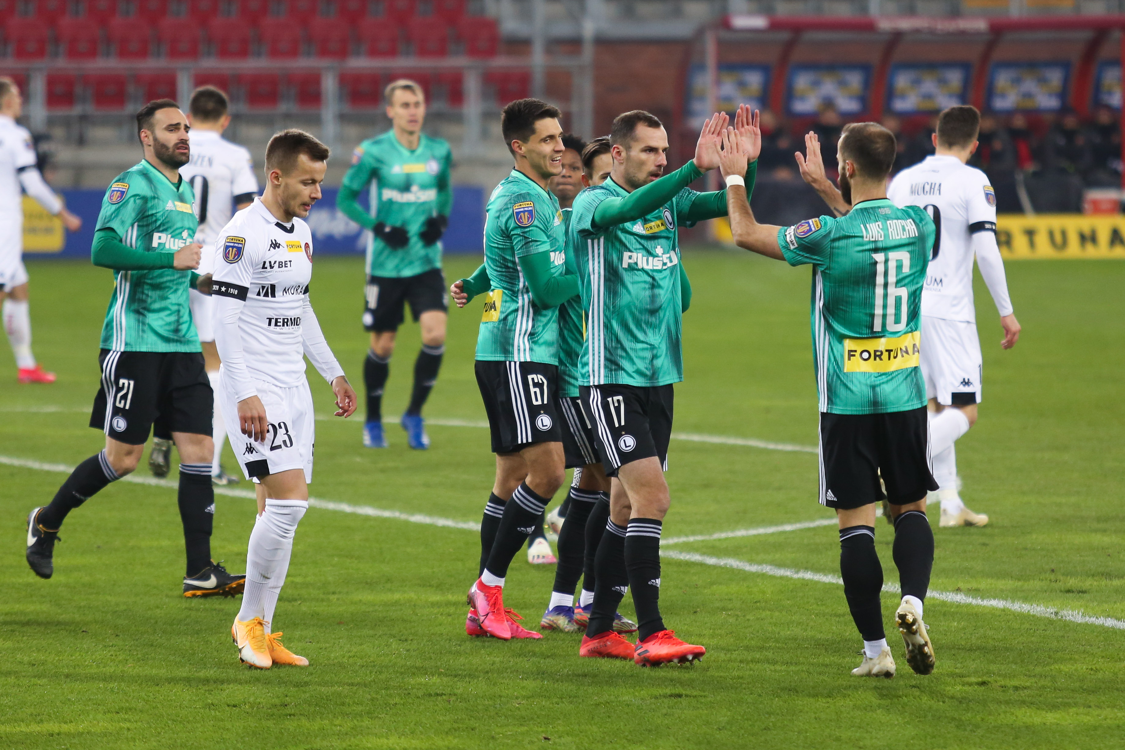 Legia Warszawa wygrała z Widzewem Łódź. Skromne zwycięstwo w Pucharze Polski [WIDEO]