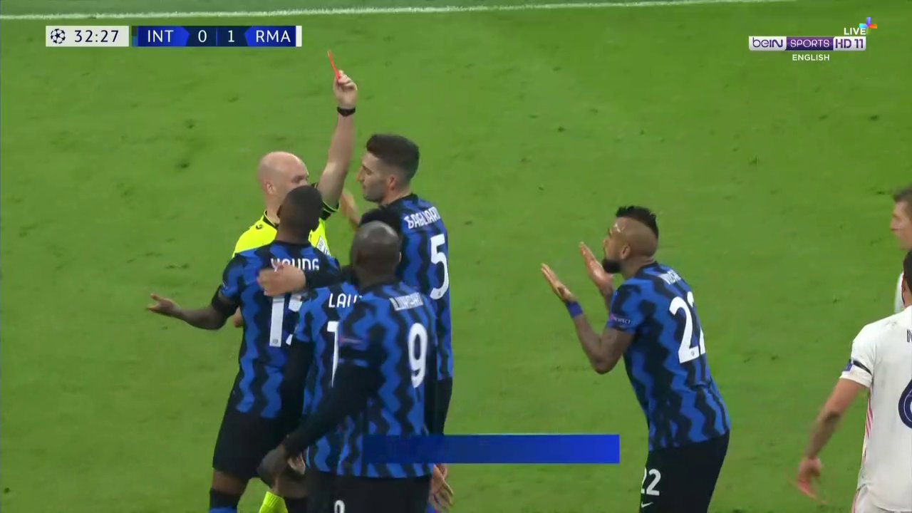 Arturo Vidal pokazał "charakter". Zobaczył dwie żółte kartki w siedem sekund [WIDEO]
