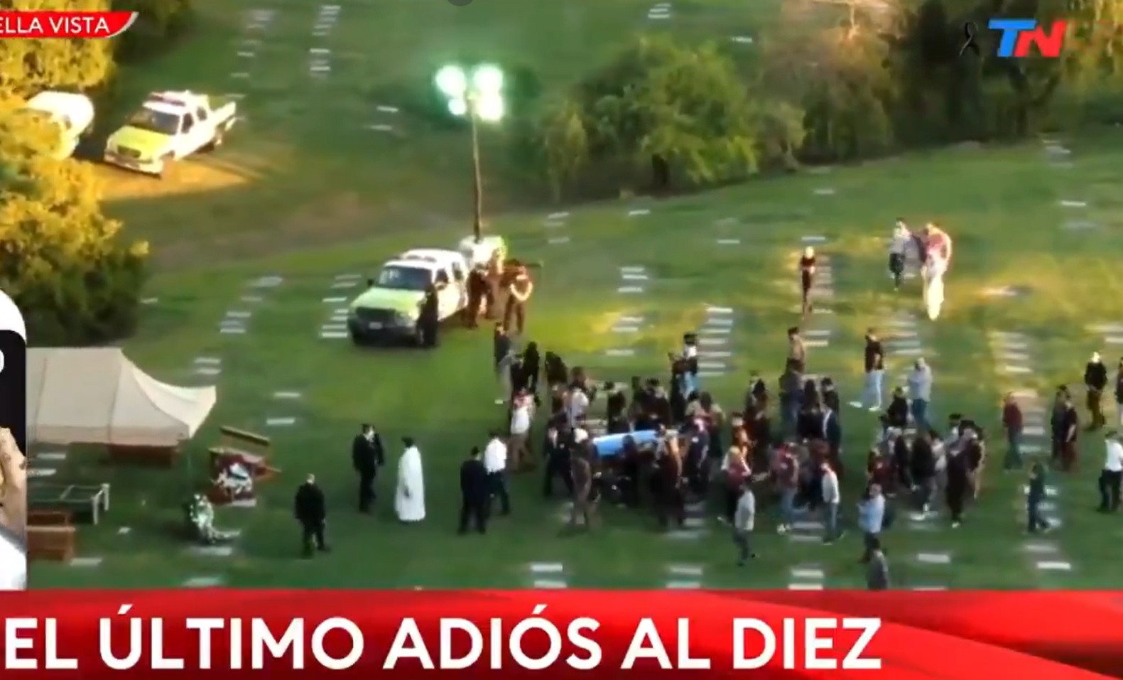 Odbył się już pogrzeb Diego Maradony. Ponad tysiąc żołnierzy ochraniało ceremonię przed fanami [WIDEO]
