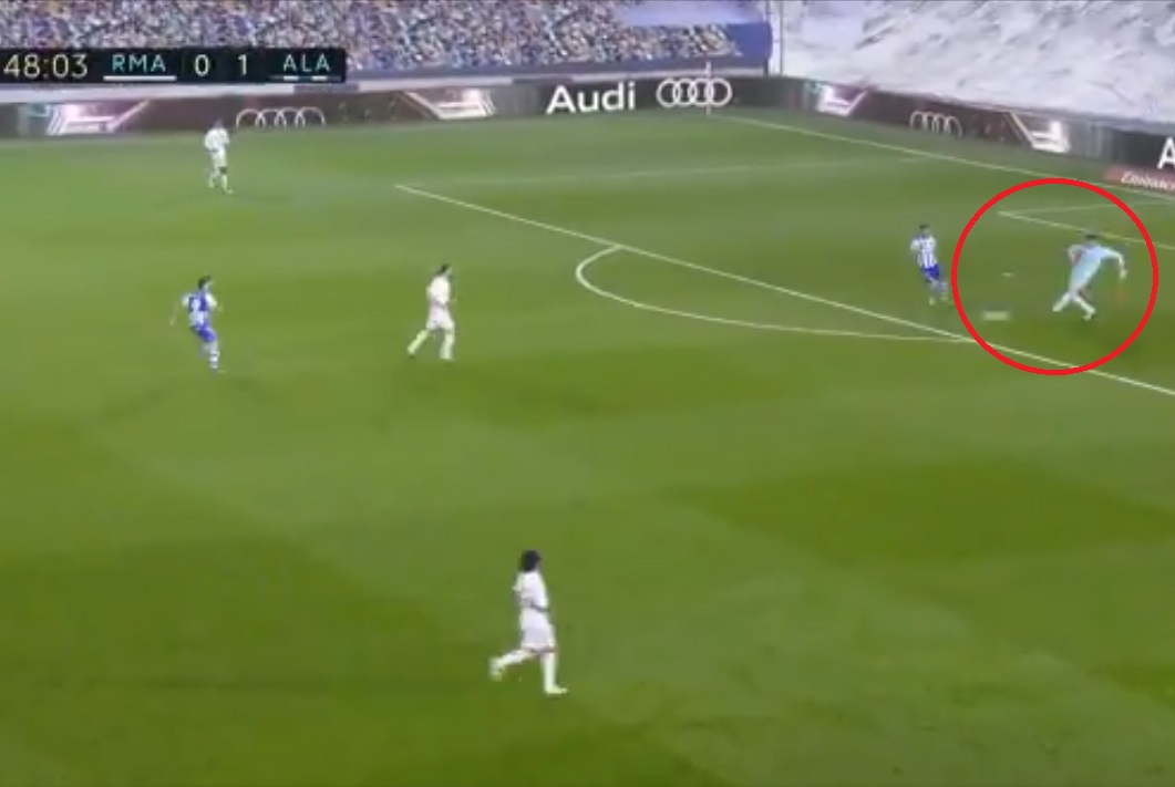 Koszmarny wieczór Realu Madryt. Kontuzja Hazarda, kompromitujący błąd Courtois i porażka z Alaves [WIDEO]