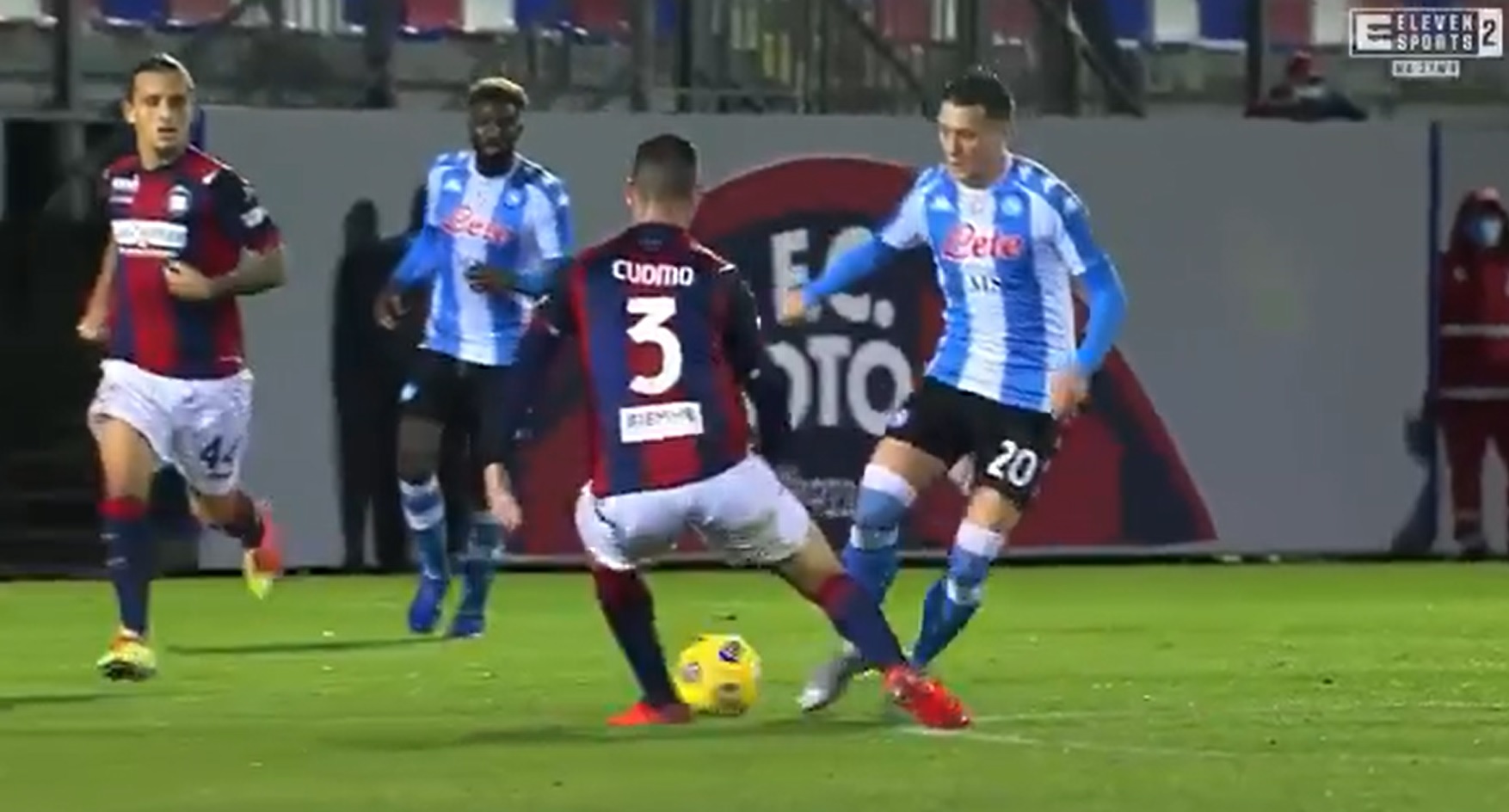 Piotr Zieliński założył siatkę rywalowi i zaliczył asystę! Napoli rozbiło Crotone [WIDEO]