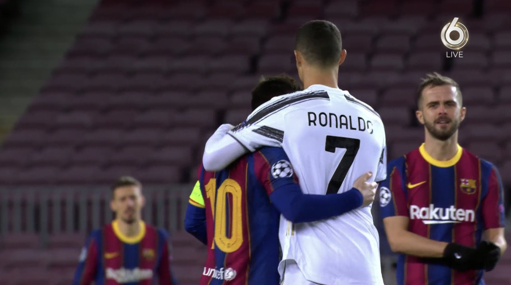 Piękny obrazek przed hitem Ligi Mistrzów. Leo Messi i Cristiano Ronaldo znów przeciwko sobie [WIDEO]