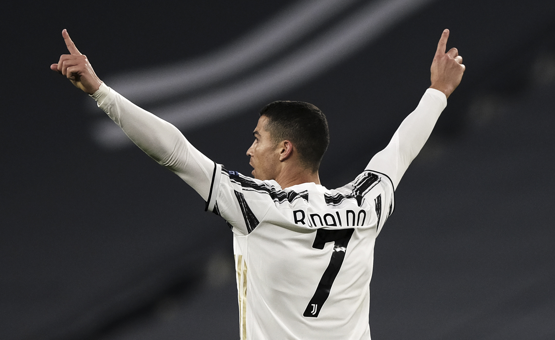 Superpuchar Włoch dla Juventusu! Gol Ronaldo, wspaniałe parady Szczęsnego [WIDEO]