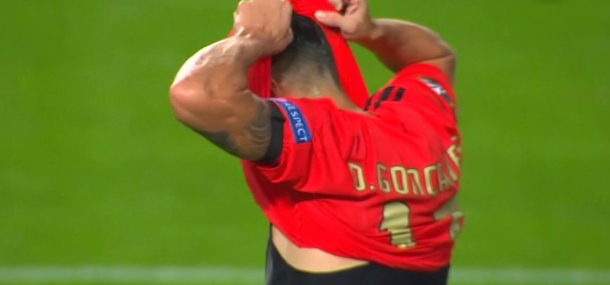Cztery gole w Liege. Benfica podzieliła się punktami ze Standardem [WIDEO]