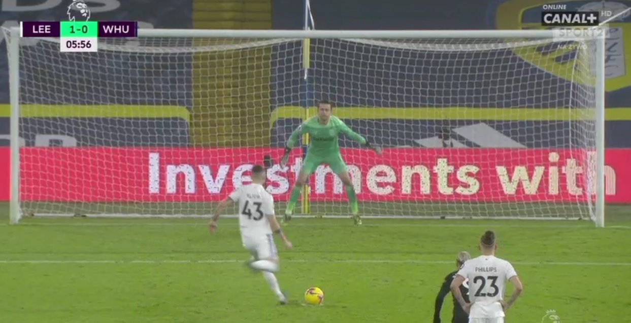 Gol Mateusza Klicha nie uratował Leeds United. Fabiański obronił karnego, ale strzał powtórzono [WIDEO]