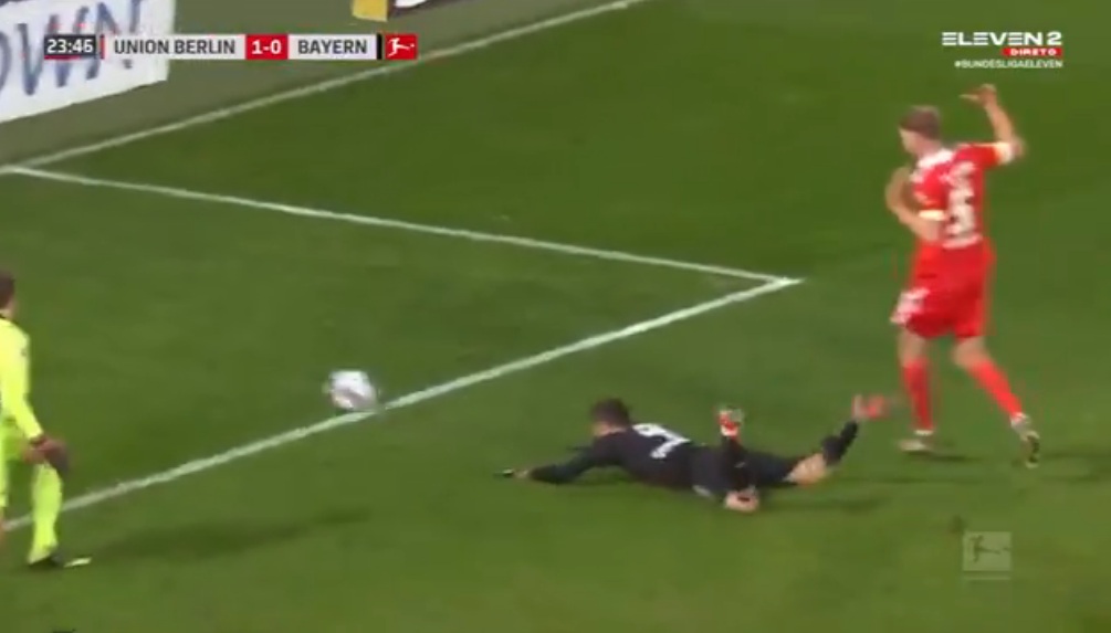 Robert Lewandowski jak Neymar. Tak napastnik Bayernu próbował wymusić rzut karny [WIDEO]