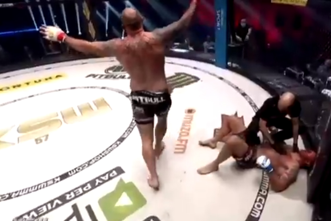 Phil De Fries obronił pas KSW! Brytyjczyk rozbił Michała Kitę [WIDEO]