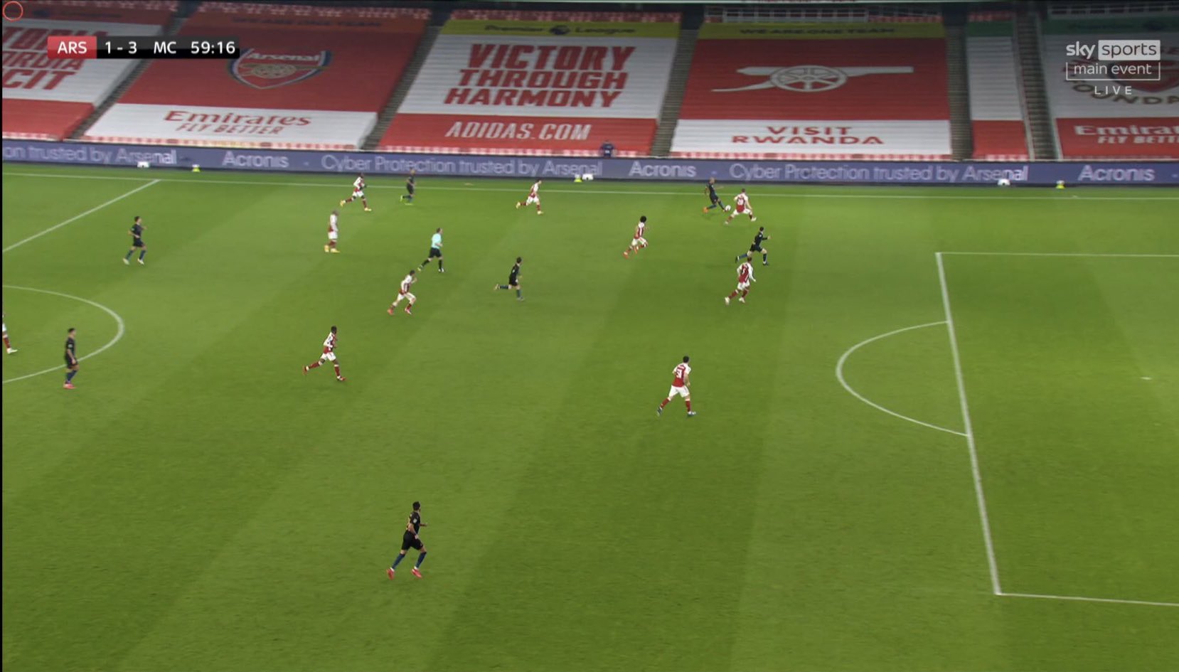 Arsenal bez szans w starciu z Manchesterem City. Fatalne zachowanie bramkarza, koszmarny błąd sędziego [WIDEO]