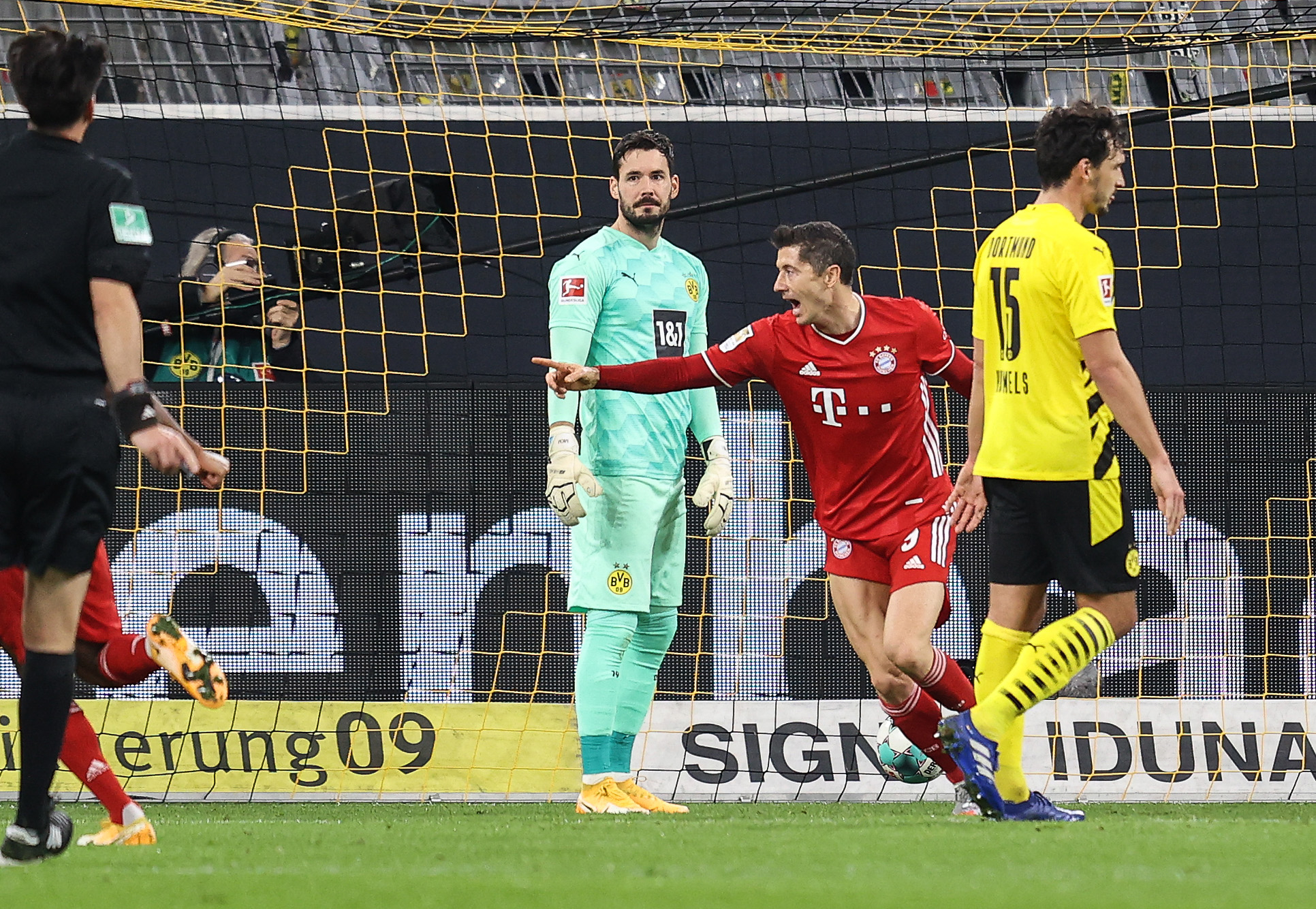 Robert Lewandowski zdecydowanym liderem Złotego Buta. Cristiano Ronaldo najgroźniejszym rywalem