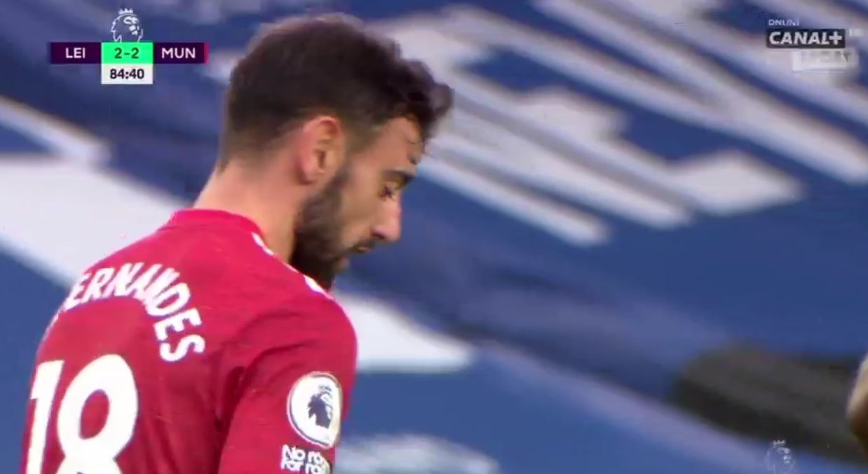 Manchester United wypuścił z rąk zwycięstwo nad Leicester City. Bruno Fernandes znów zachwycił [WIDEO]