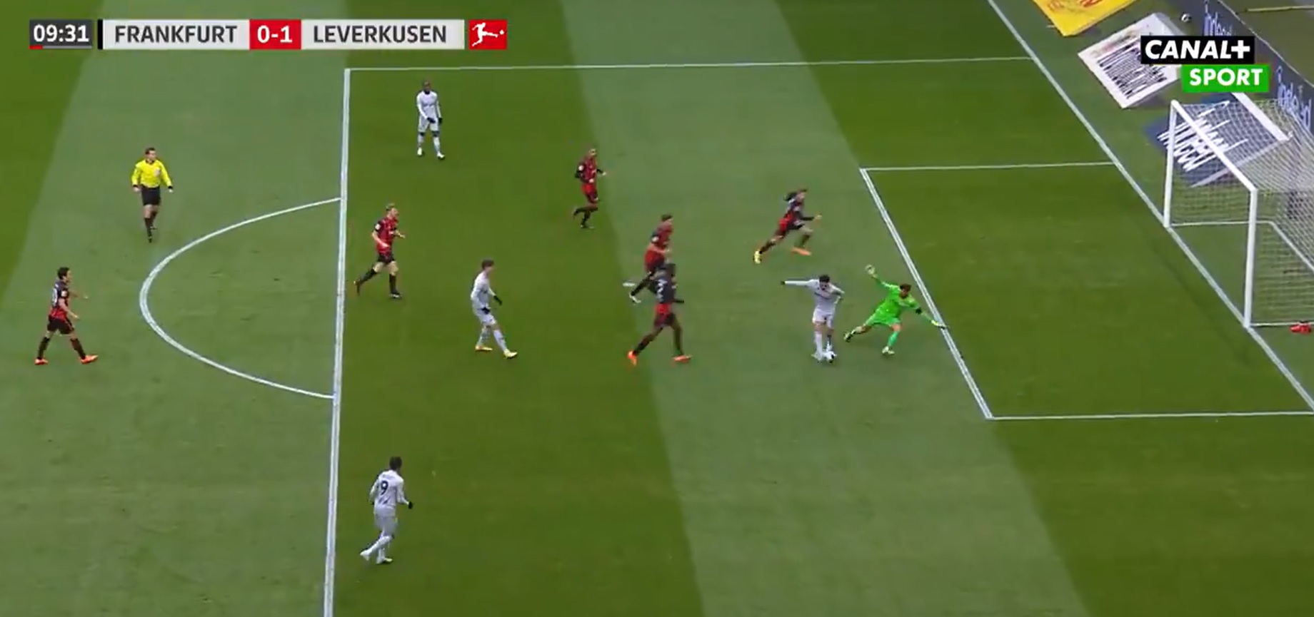 Cudowny gol dla Bayeru Leverkusen. Nadiem Amiri ośmieszył obrońcę i bramkarza Eintrachtu [WIDEO]