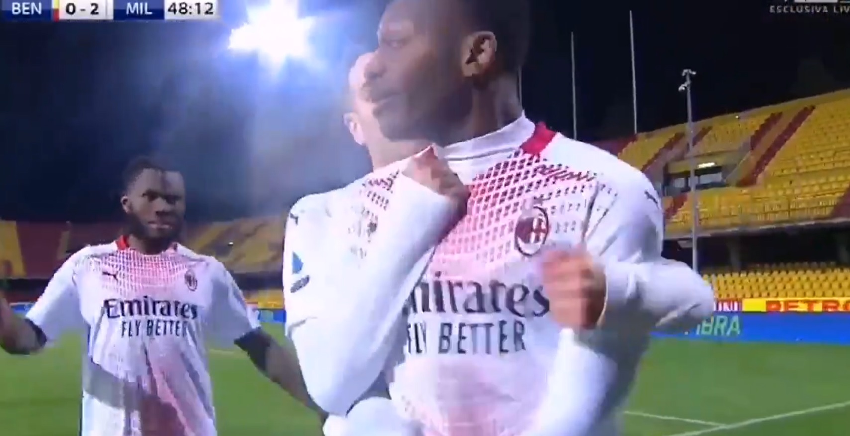 AC Milan grał w dziesiątkę przez 60 minut, lecz wygrał. Kamil Glik nie pomógł fatalnemu Benevento [WIDEO]