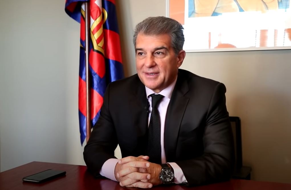 Środowisko hiszpańskiego piłkarza wściekłe na zarząd FC Barcelony. Czuje się oszukane ofertą "Dumy Katalonii"