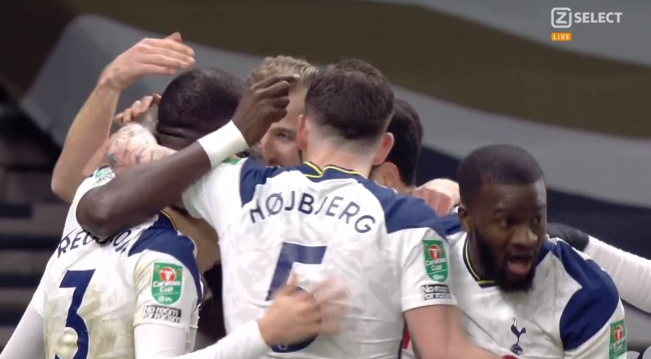 Tottenham zameldował się w finale Pucharu Ligi Angielskiej. Dwa gole i czerwona kartka [WIDEO]