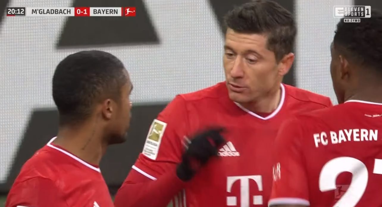 Robert Lewandowski otworzył wynik niemieckiego klasyku! Polak skorzystał z błędu rywala [WIDEO]