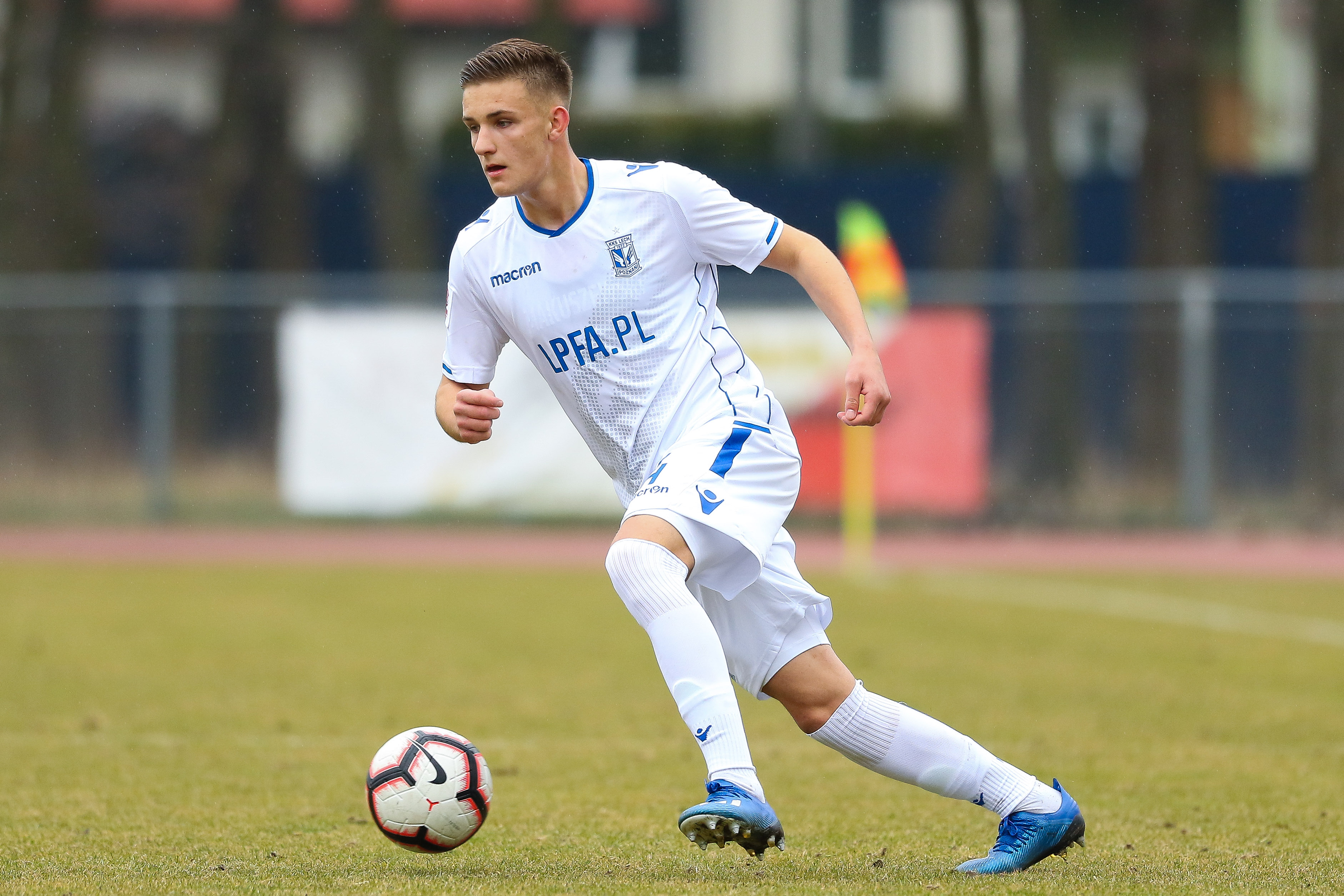 Utalentowany zawodnik Lecha wypożyczony do Fortuna I ligi. Ma iść drogą Tymoteusza Puchacza [NASZ NEWS]