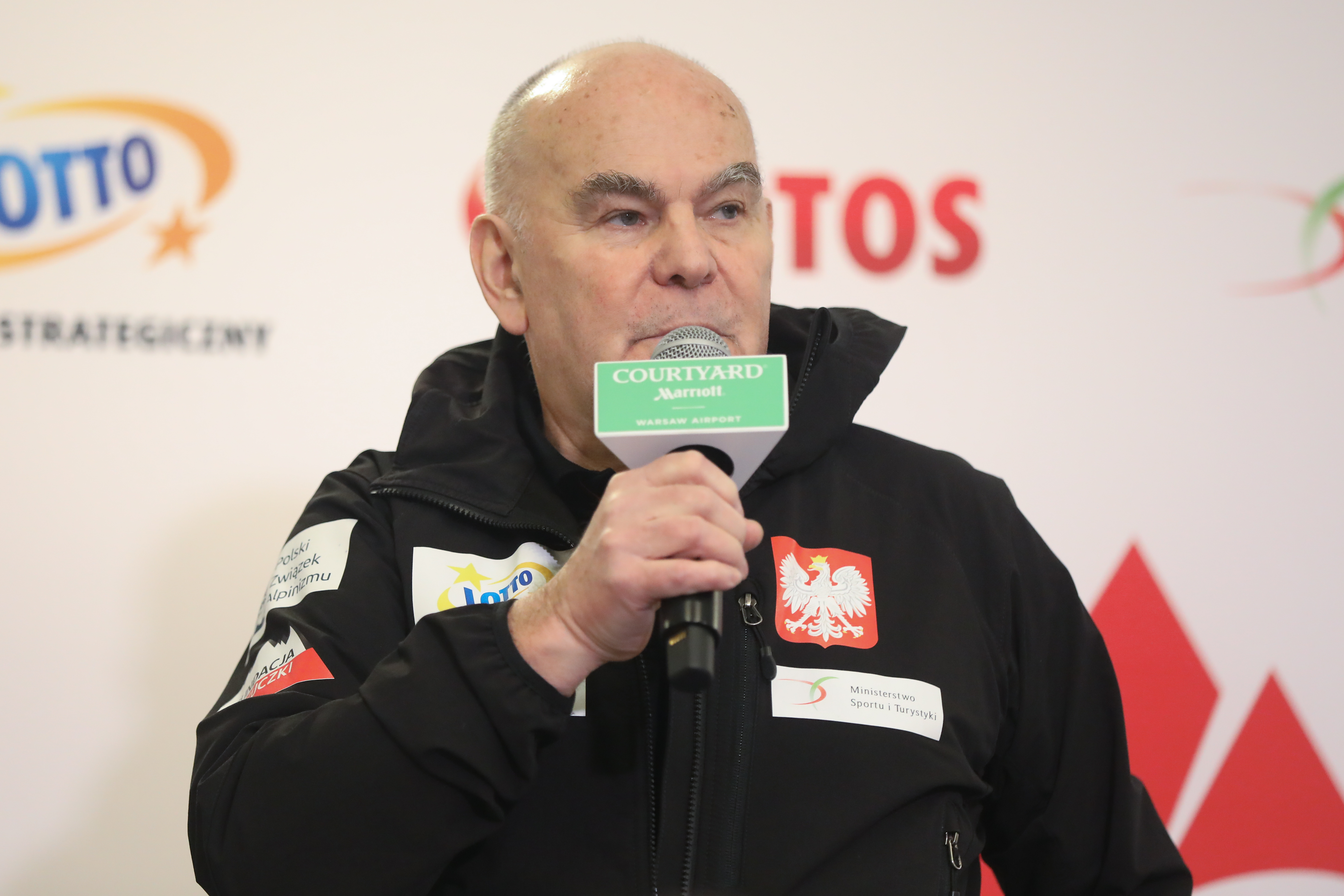 Były szef Polskiego Himalaizmu Zimowego o zdobyciu K2. "Klasa sportowa tego wejścia jest obniżona"