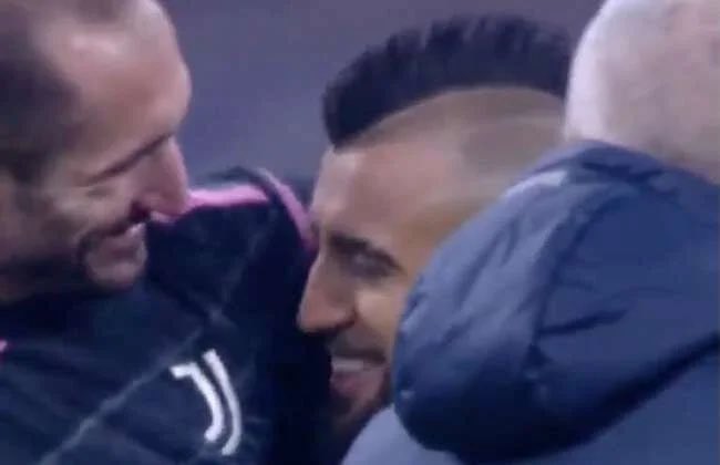 Arturo Vidal pocałował herb Juventusu. Piłkarz Interu Mediolan wytłumaczył swoje zachowanie