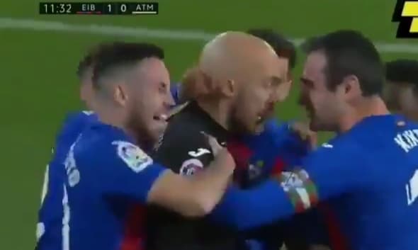 Sensacja w meczu Atletico! Bramkarz rywali pokonał Jana Oblaka. To nie wystarczyło do zwycięstwa [WIDEO]