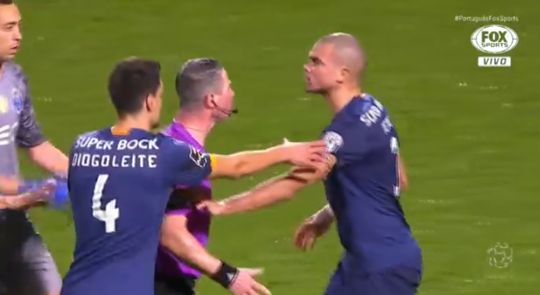 Piłkarze FC Porto starli się ze sobą po wygranym meczu. Pepe w roli głównej [WIDEO]