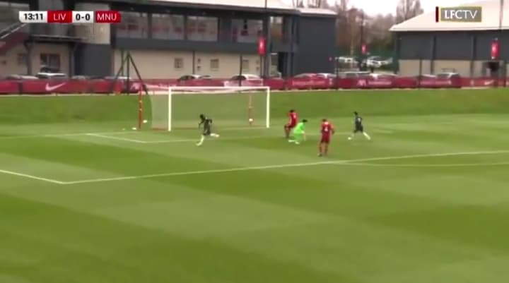 Kapitalny debiut nowego nabytku Manchesteru United. Po kilkunastu minutach zdobył bramkę z Liverpoolem [WIDEO]
