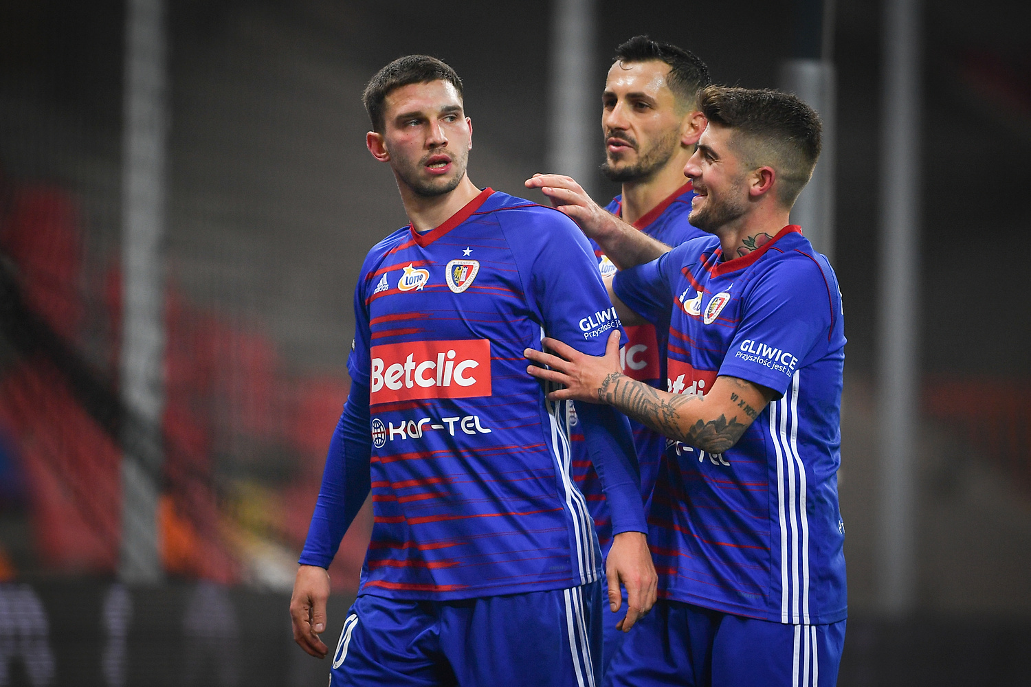 Piast Gliwice dokonał niemożliwego. Wisła Kraków przegrała mimo prowadzenia trzema golami! [WIDEO]