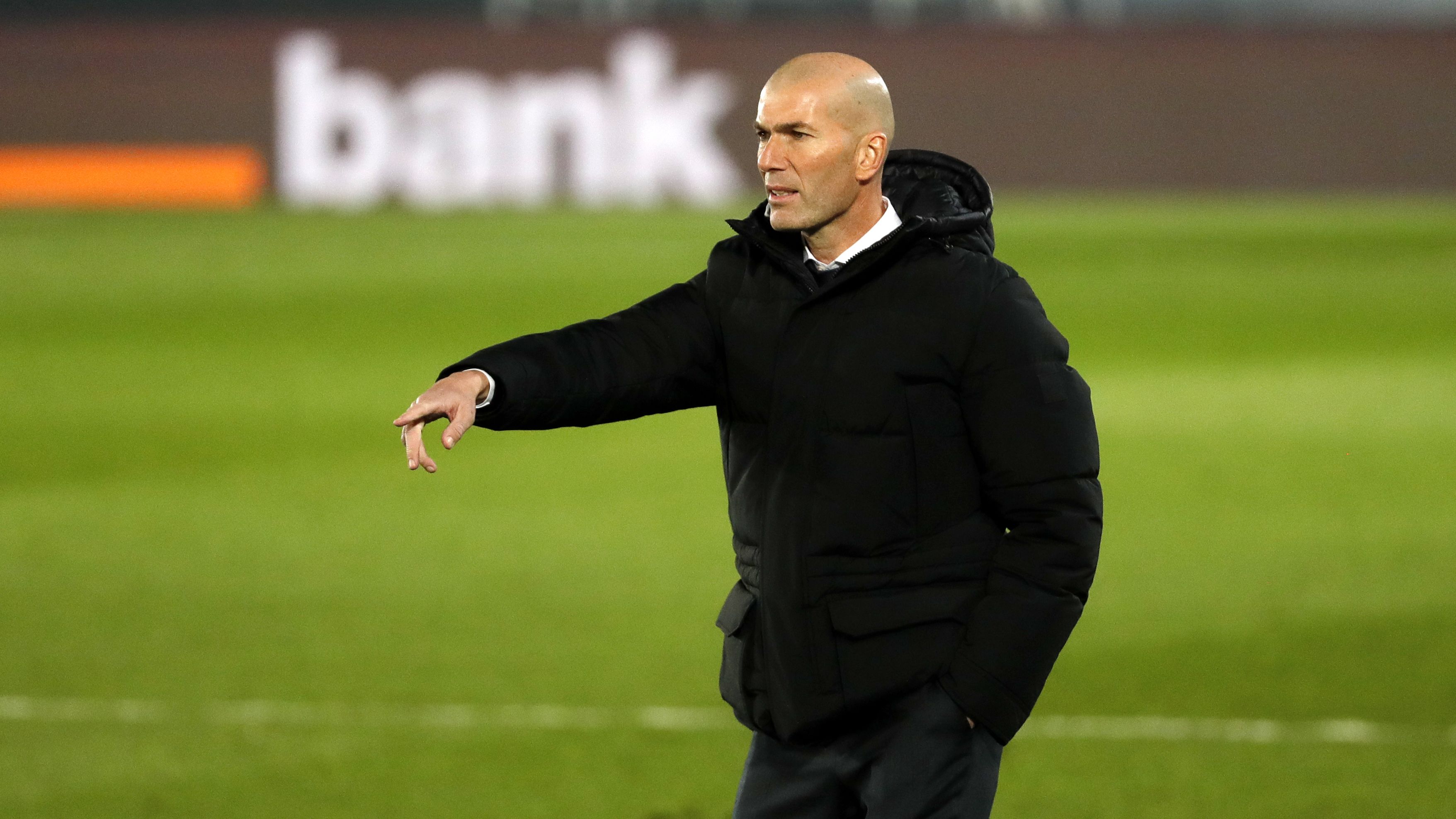 Zinedine Zidane faworytem do objęcia hegemona. Francuz może odejść z Realu Madryt