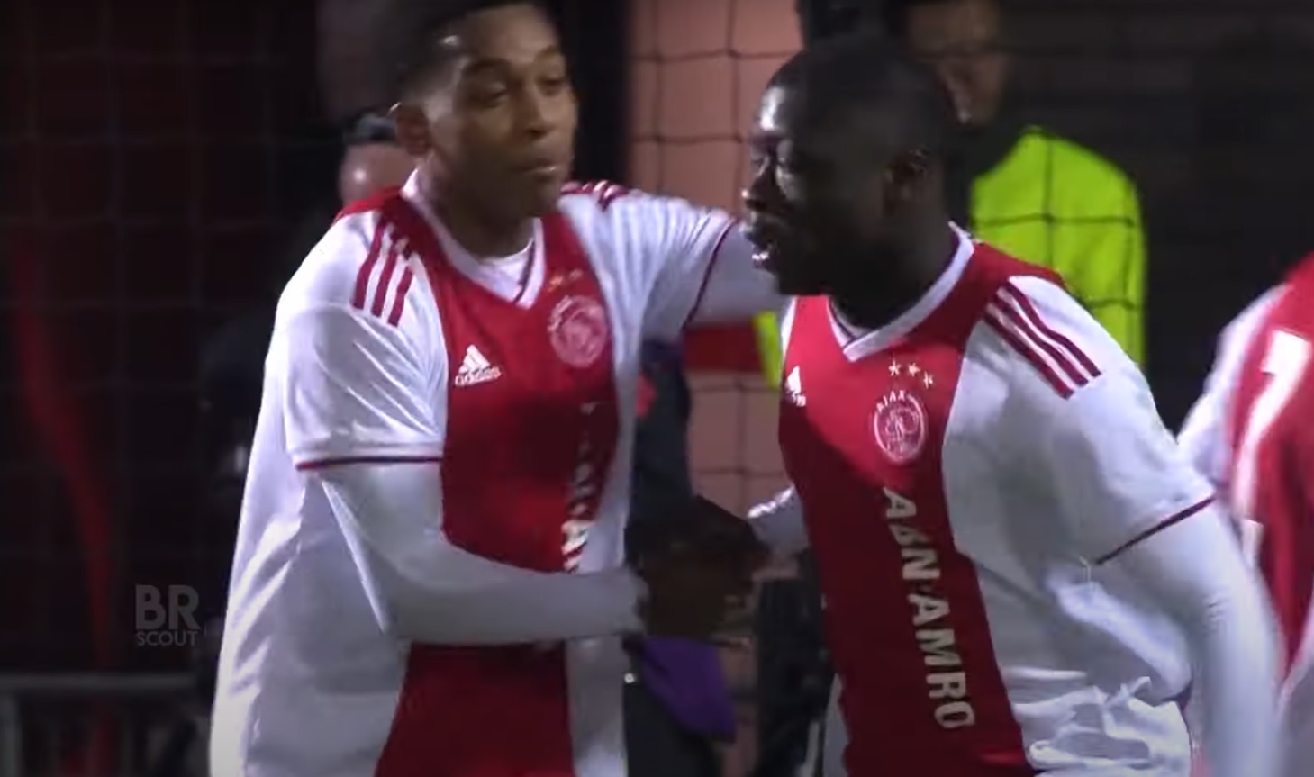 Czołowe niemieckie kluby walczą o wielki talent z Ajaksu Amsterdam. Latem będzie do wzięcia za darmo [WIDEO]