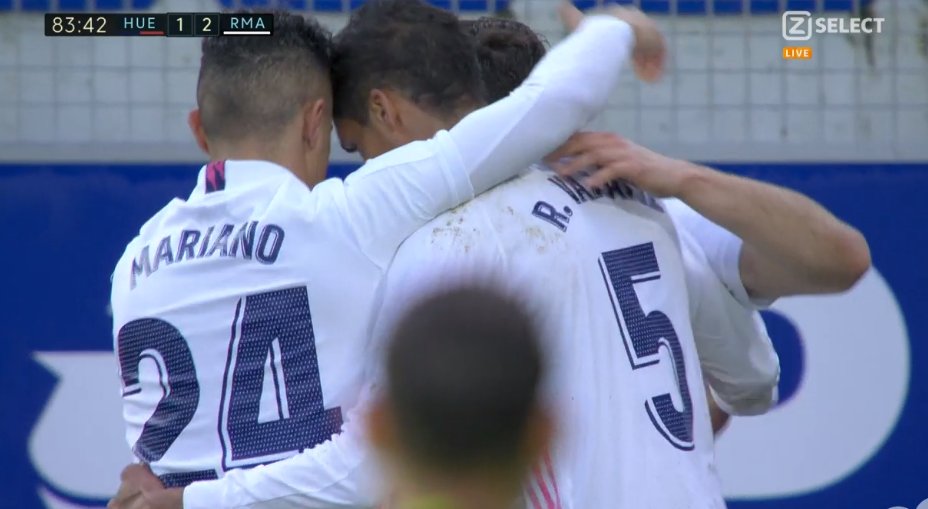 Męczarnie Realu Madryt. "Królewscy" uciekli spod topora po dublecie Varane'a [WIDEO]