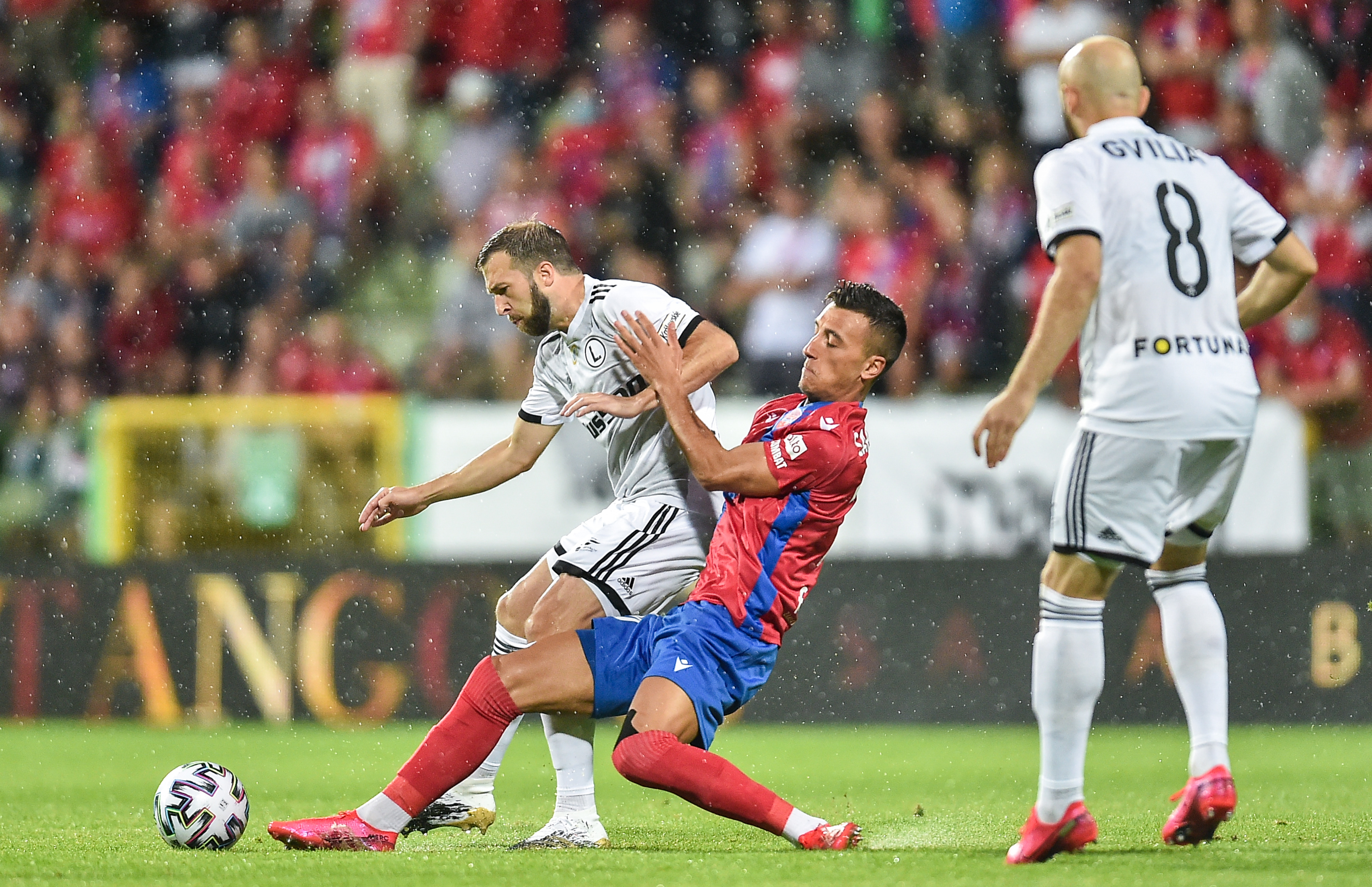 Legia lepsza od Rakowa w hicie Ekstraklasy! Pekhart mógł zdobyć gola sezonu [RELACJA]
