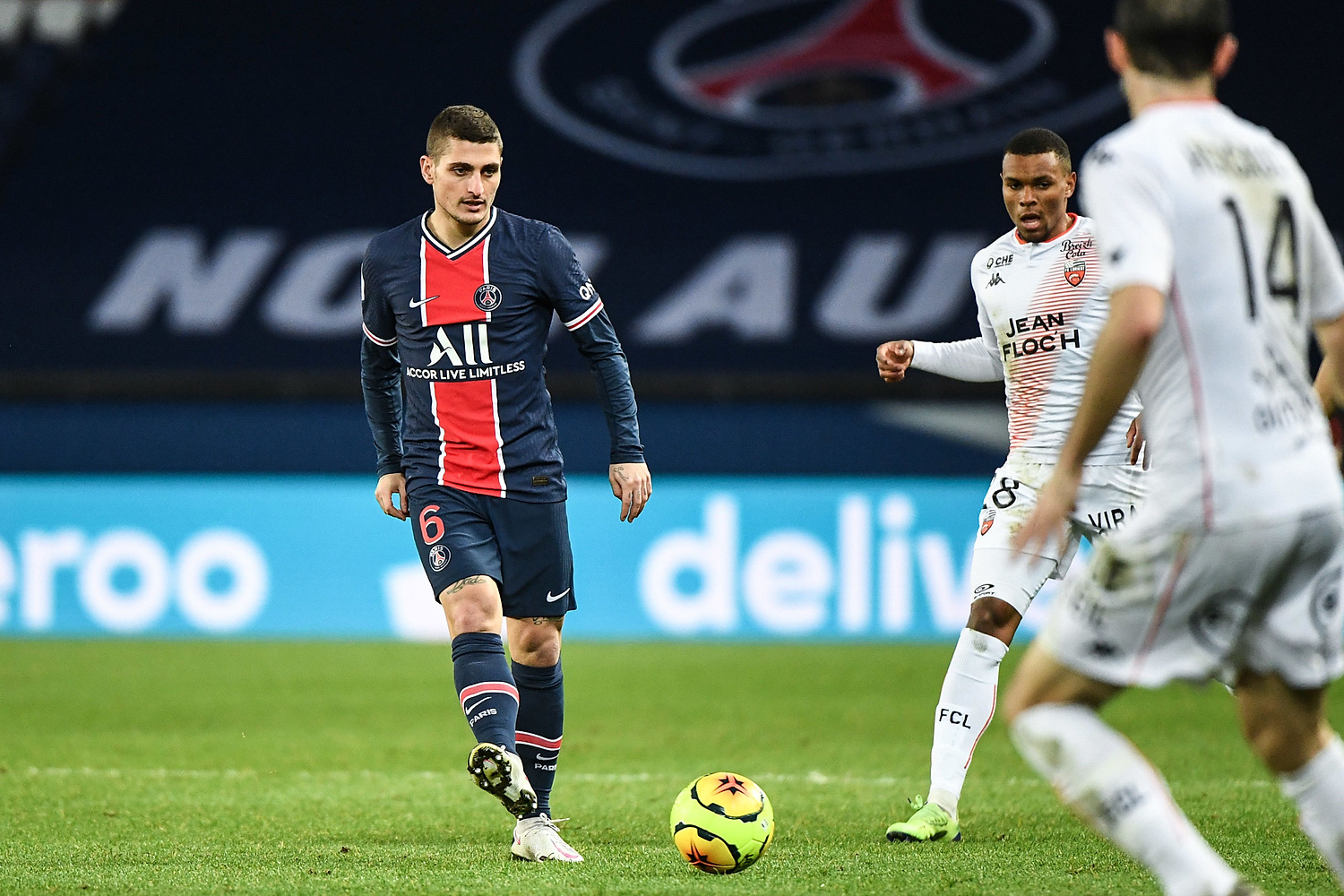 Marco Verratti zaprasza Leo Messiego do PSG. "Oddałbym piłkę jemu albo Neymarowi i cieszył się ich oglądaniem"