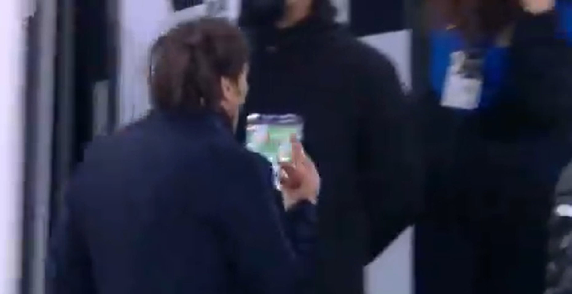 Obraźliwy gest Antonio Conte, prezes Juventusu nie wytrzymał. "Sp***alaj! Zamknij się, pajacu" [WIDEO]