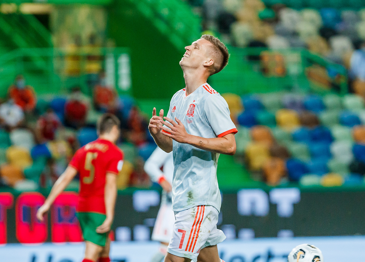 Dani Olmo potwierdził szaloną ofertę z FC Barcelony. Hiszpan wyjaśnił, dlaczego został w Lipsku