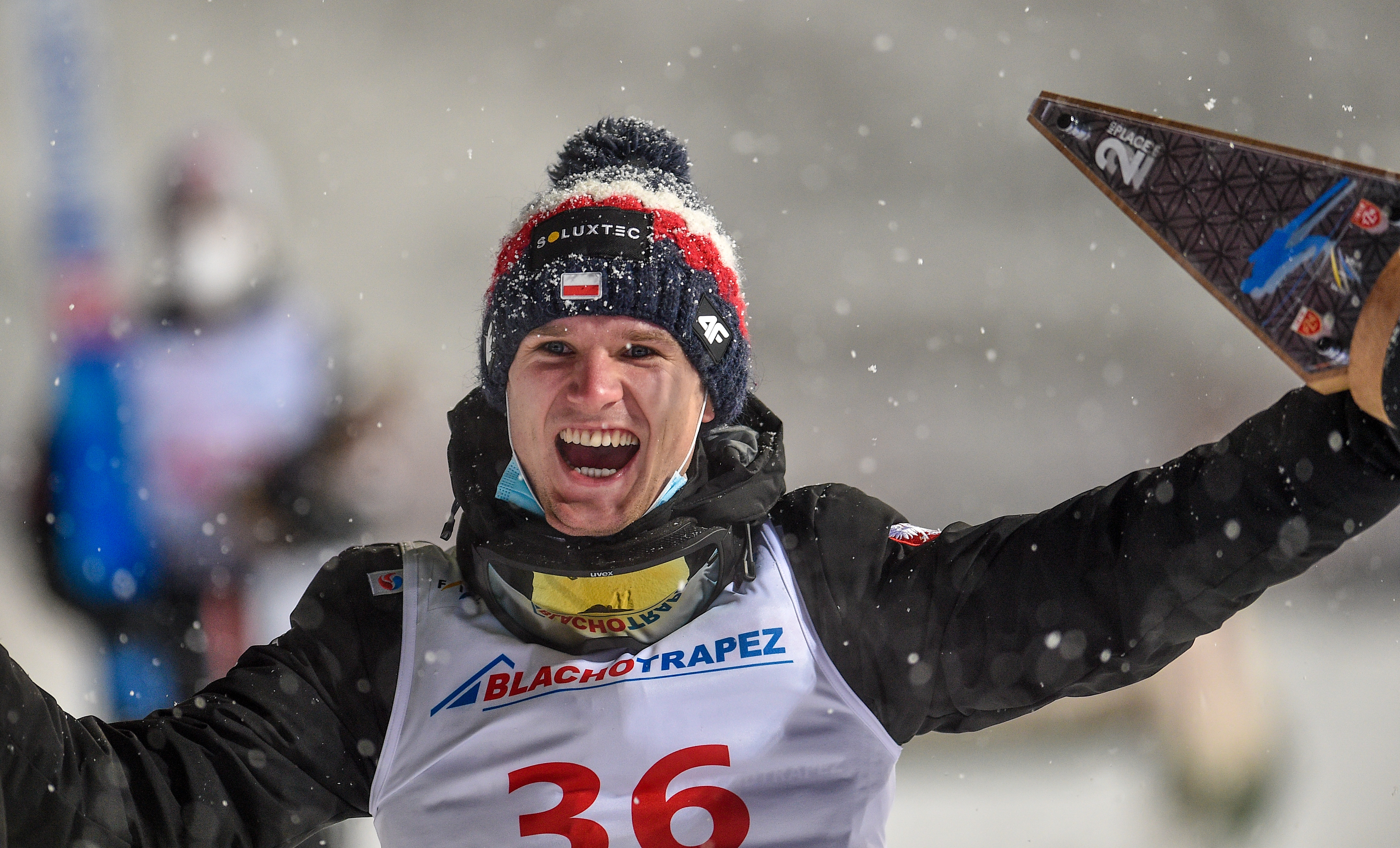 Andrzej Stękała nie ukrywał wzruszenia po sukcesie w Zakopanem. "Pierwsze podium właśnie tutaj smakuje super"