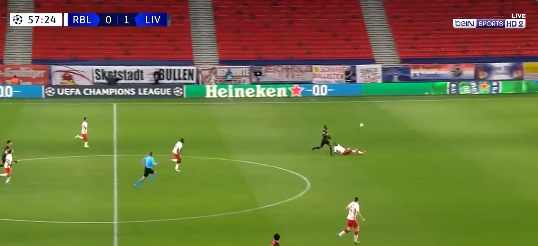 Kompletny kabaret w obronie RB Lipsk. Liverpool z dużą zaliczką w Lidze Mistrzów [WIDEO]