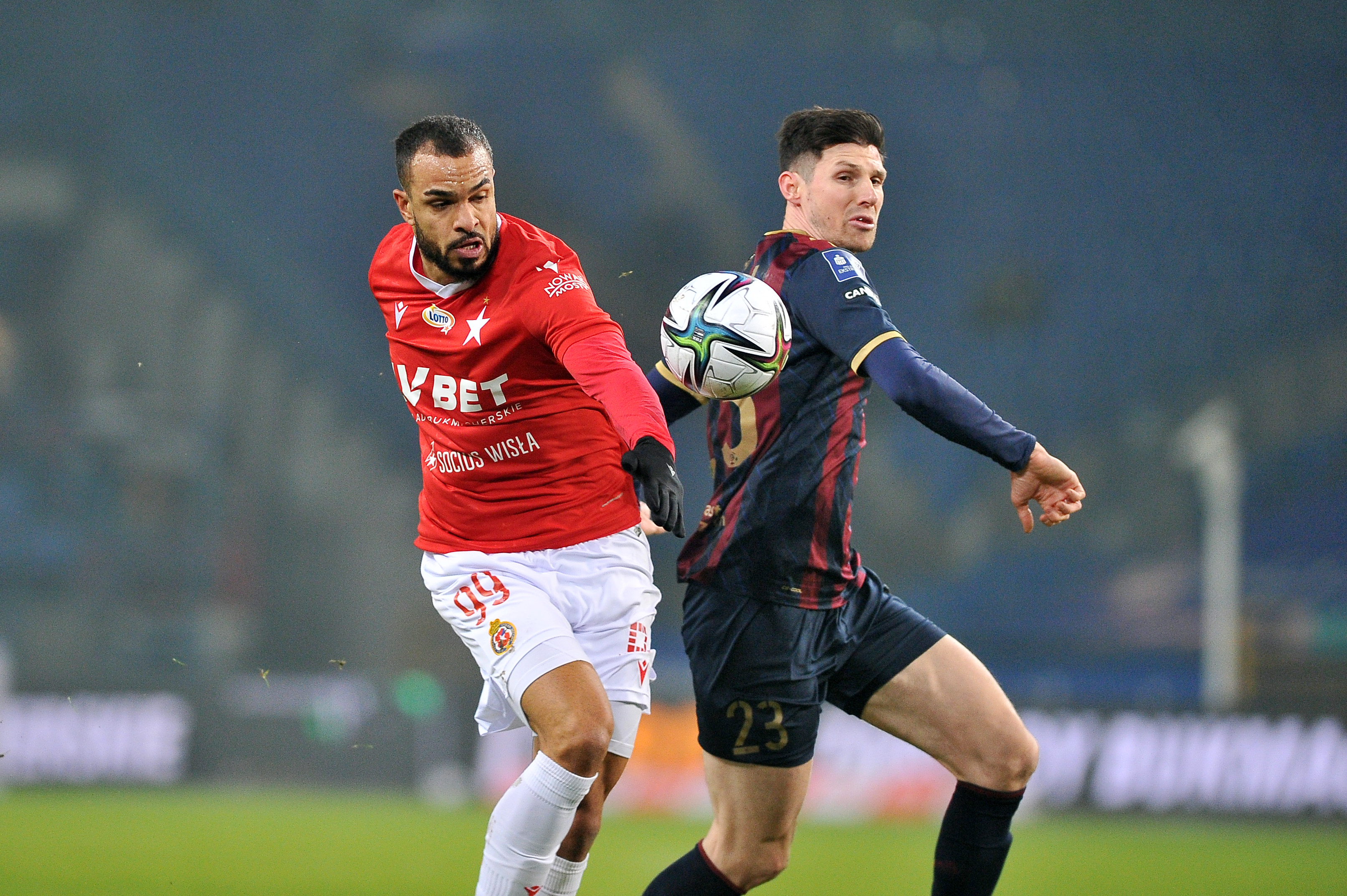 Wisła Kraków ograła lidera PKO Ekstraklasy. Felicio Brown Forbes z przepięknym trafieniem [WIDEO]