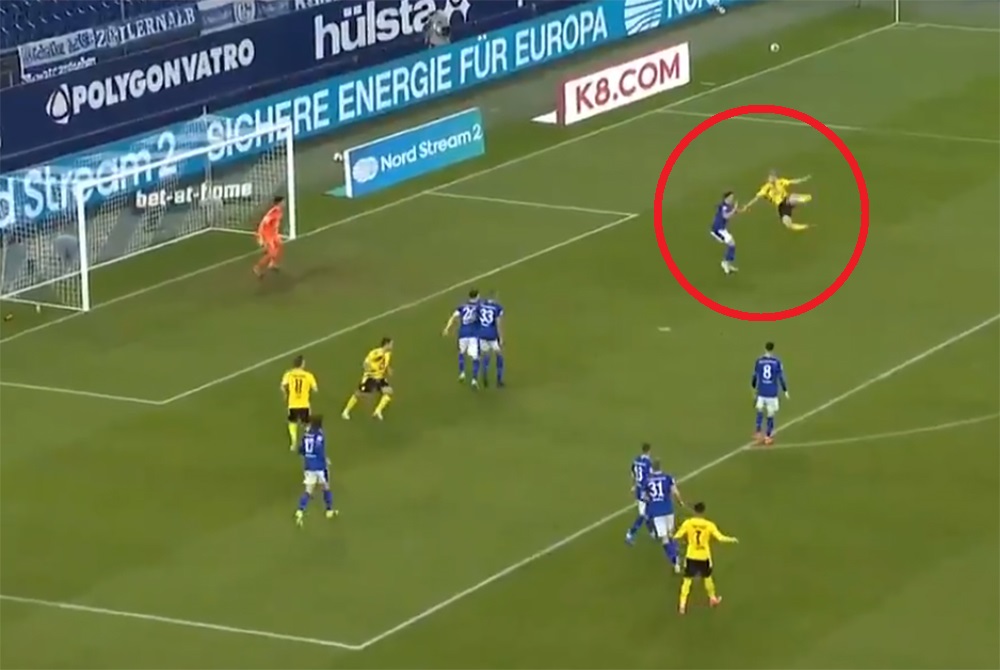 Borussia zdemolowała Schalke. Niezwykły gol Erlinga Haalanda [WIDEO]