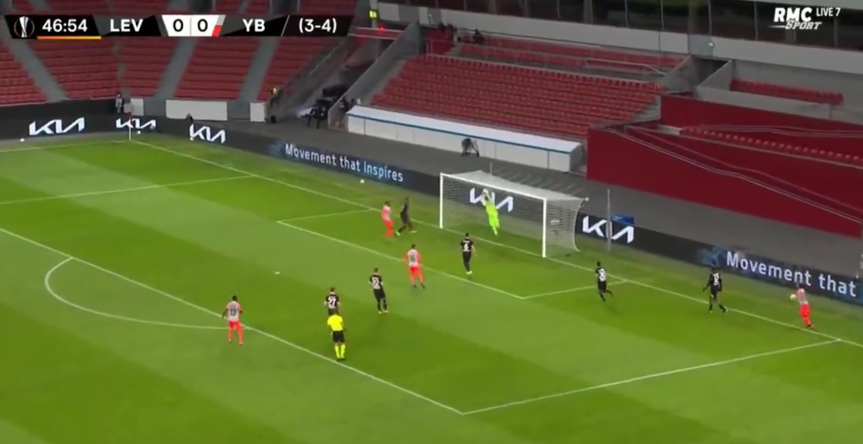Bayer Leverkusen i Leicester City sensacyjnie odpadły z LE. Manchester United dopełnił formalności [WIDEO]