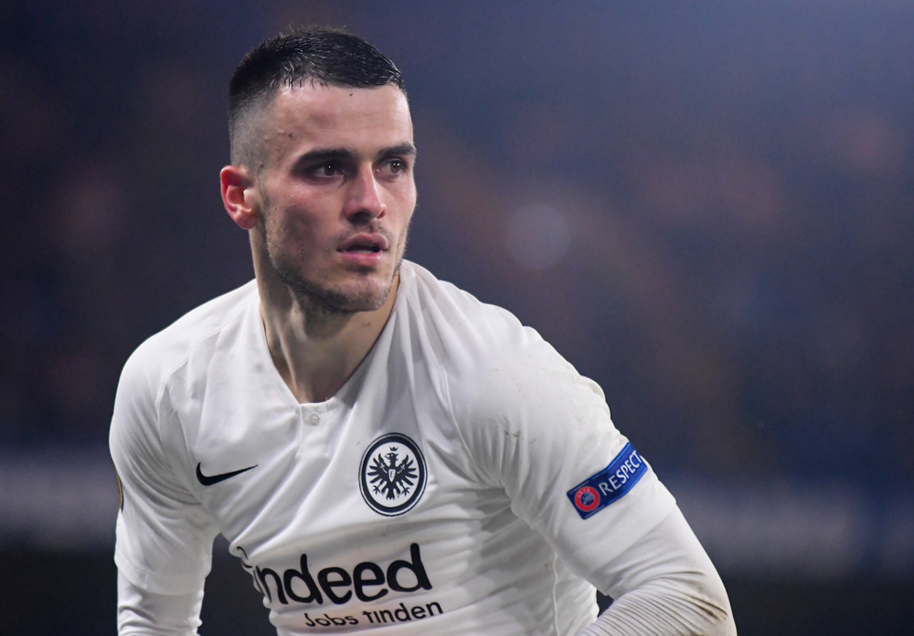 W tym roku nie ma lepszego skrzydłowego. Gwiazda Bundesligi walczy o historyczny sukces i wielki transfer