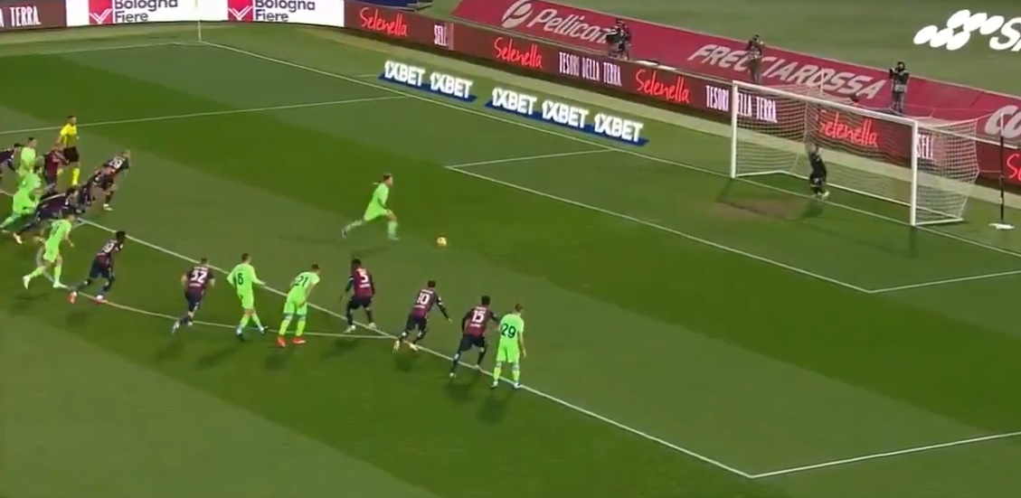 Łukasz Skorupski obronił rzut karny Ciro Immobile! Bologna pokonała Lazio [WIDEO]
