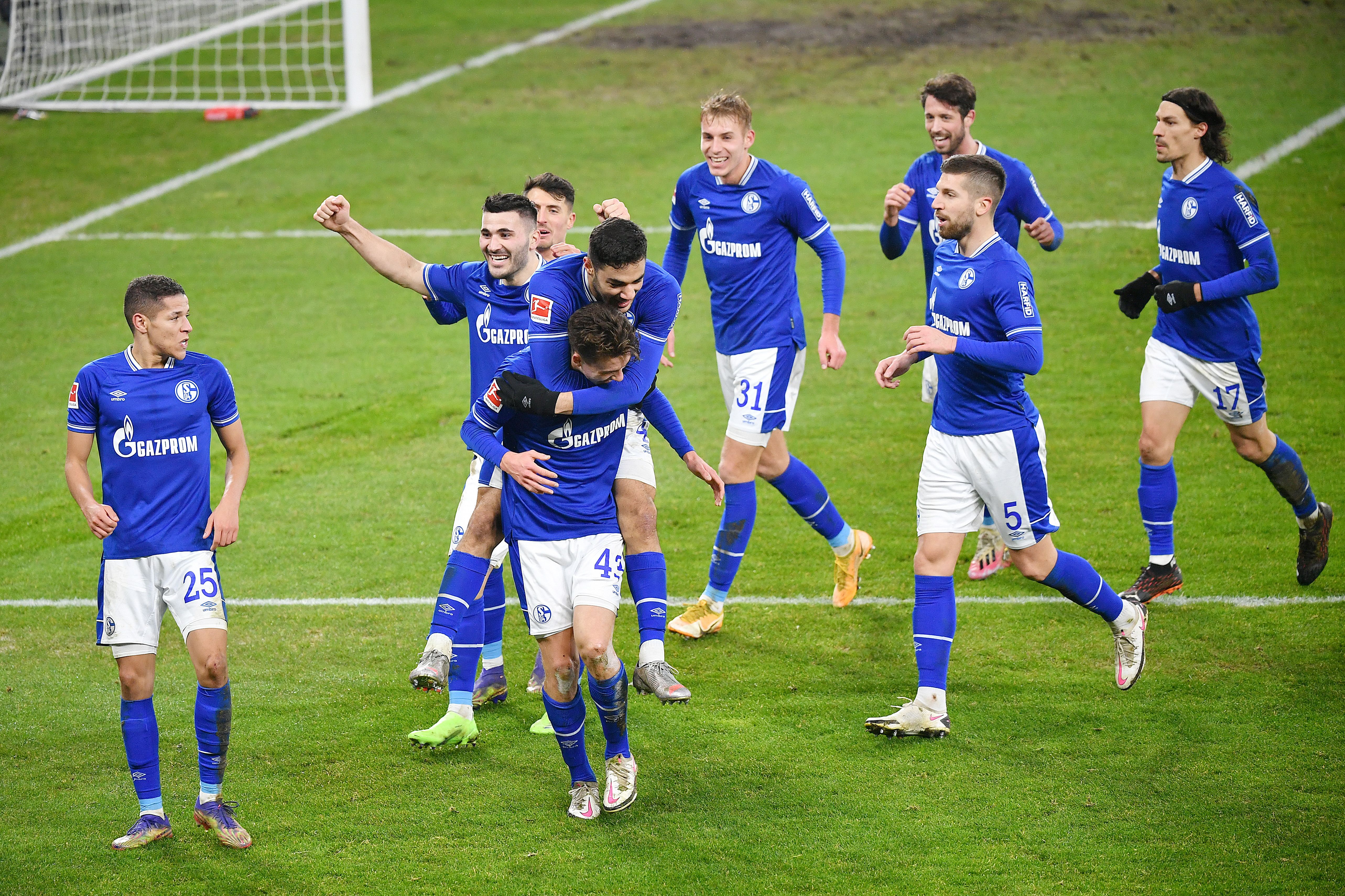 Gazprom znika z koszulek Schalke. Niemiecki klub reaguje na wydarzenia na Ukrainie