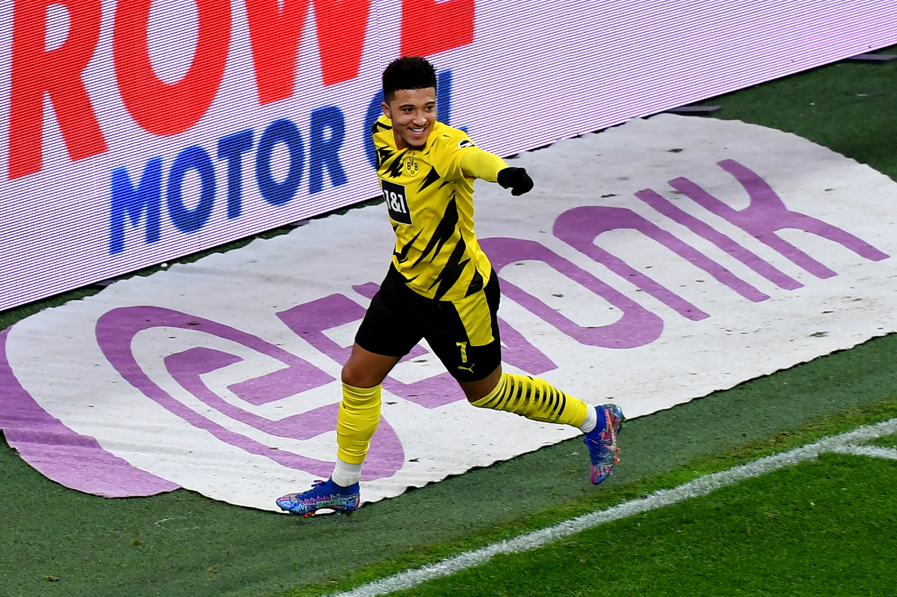 Media: Jadon Sancho dogadał się z nowym klubem. Głośny transfer kwestią czasu?