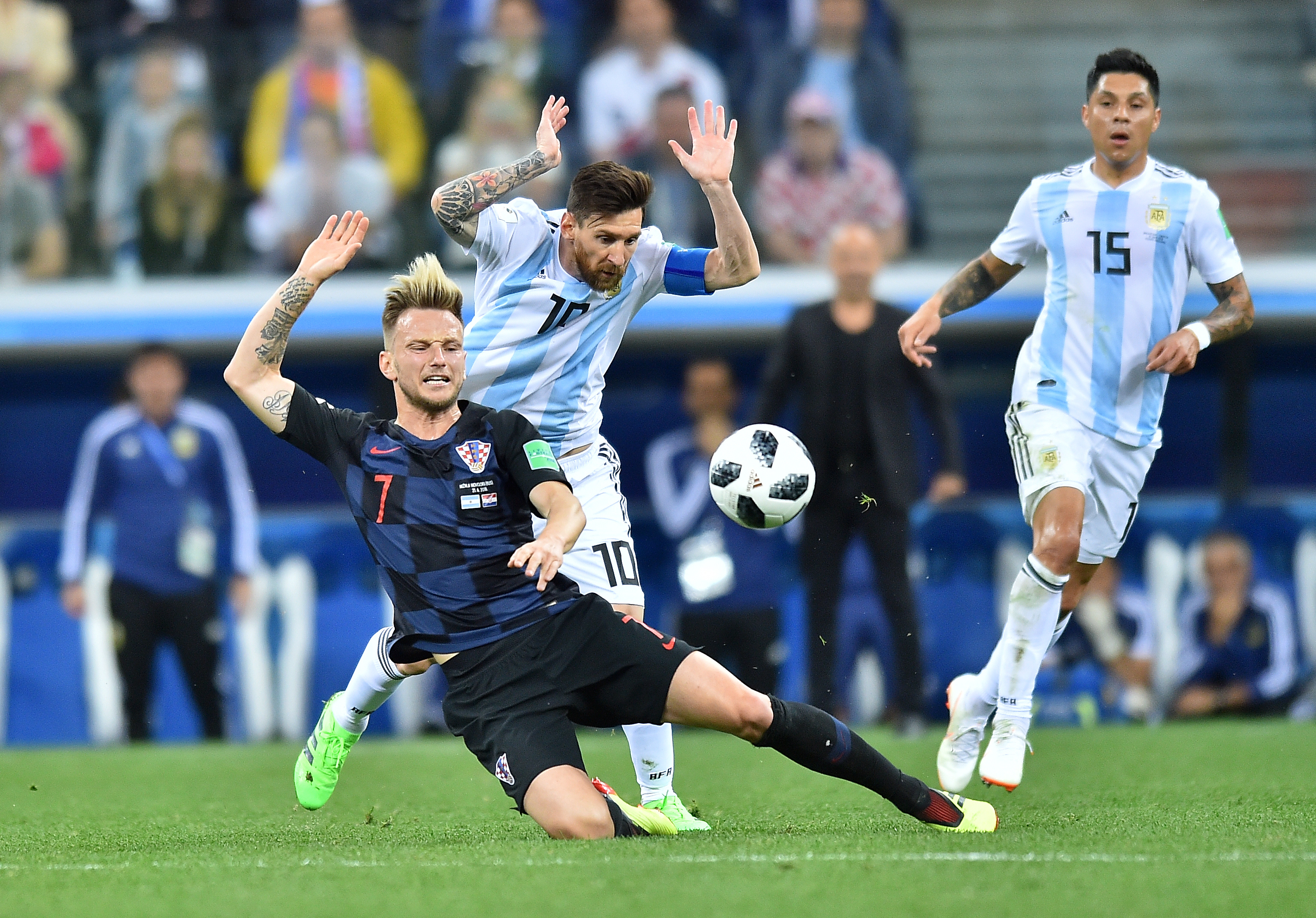 Ivan Rakitić żartuje z Leo Messiego: Wygrałeś prawie wszystko, ale mam trofeum, którego nigdy nie zdobędziesz