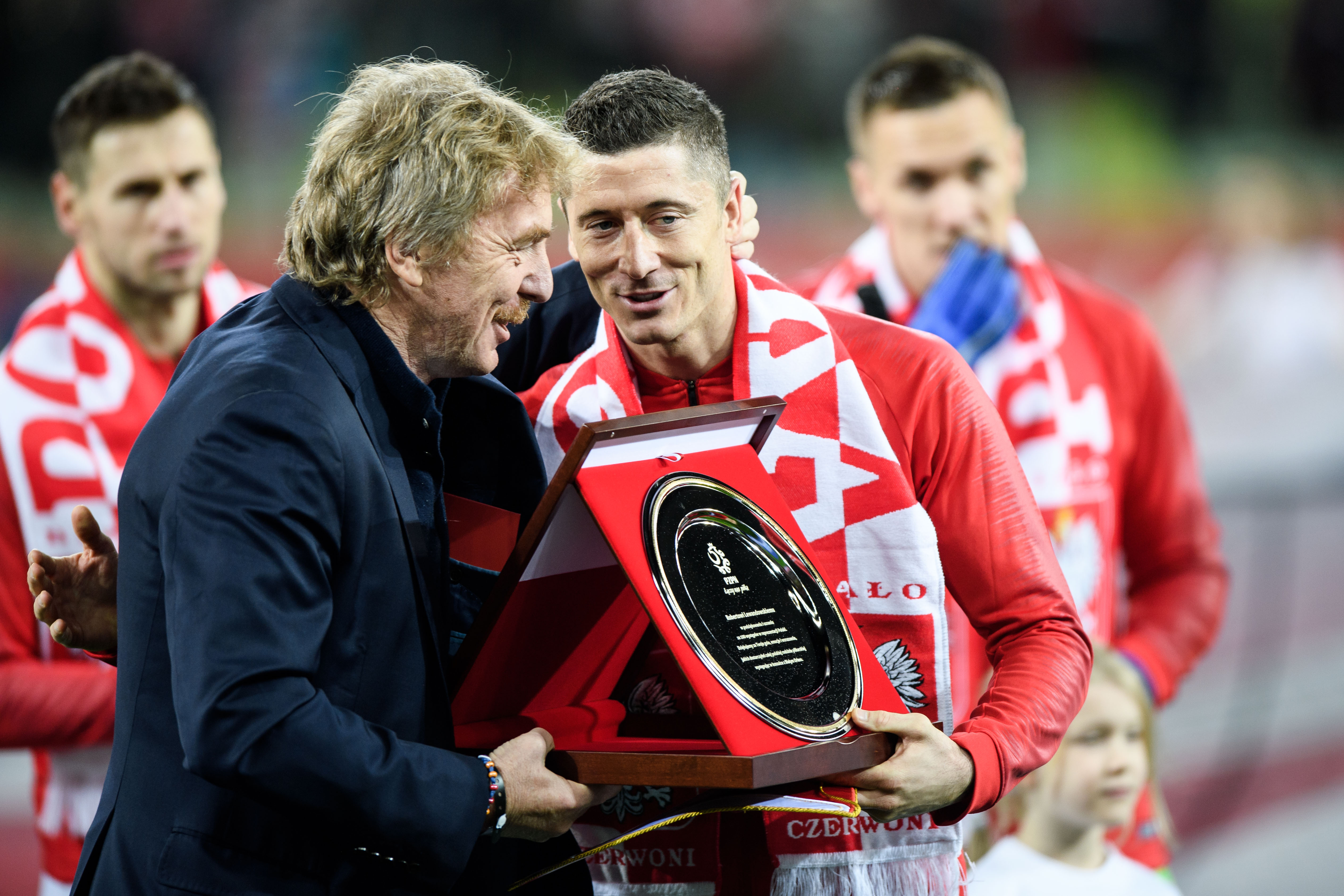 Lewandowski zagra w najbliższym meczu Bayernu? Zbigniew Boniek podał nowe informacje i... zaczepił "znawców"