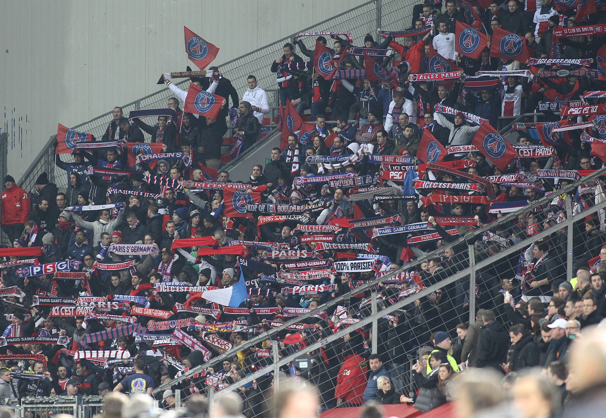 Fan PSG wynajął pokój w hotelu, gdzie spali piłkarze FC Barcelony. O piątej rano włączył alarm przeciwpożarowy