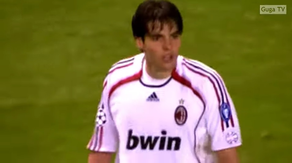 Magia Ronaldinho i Seedorfa, Kaka ośmieszający obrońców, dublety Rooneya. Dziś tylko "puchar pocieszenia"